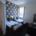 The Grey Walls 4*