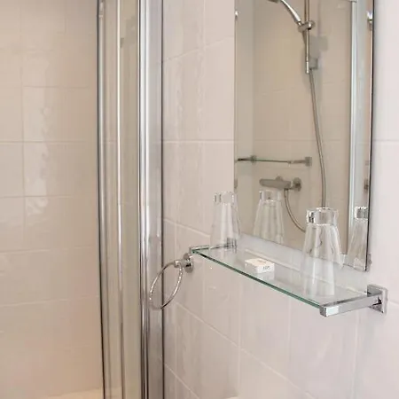 여관 The Grey Walls 4*