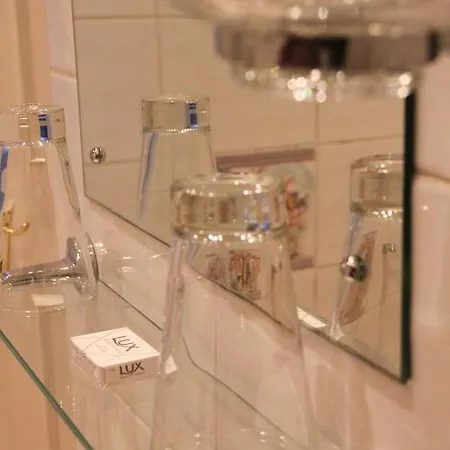 ザ グレー ウォールズ イン 4*