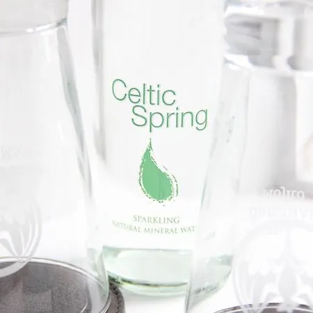 ザ グレー ウォールズ イン 4*