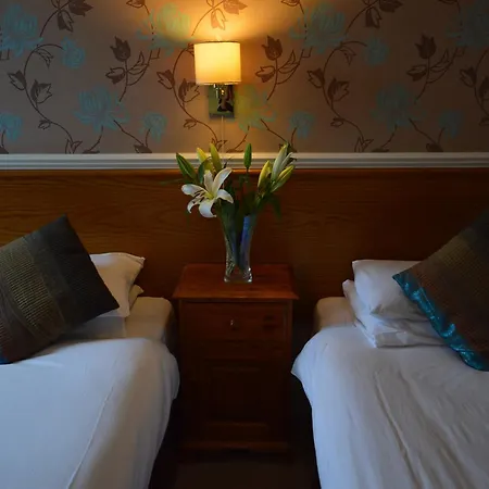 イン ザ グレー ウォールズ 4*